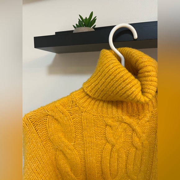 Turtle neck Yellow knit - Picture 5 of 5
